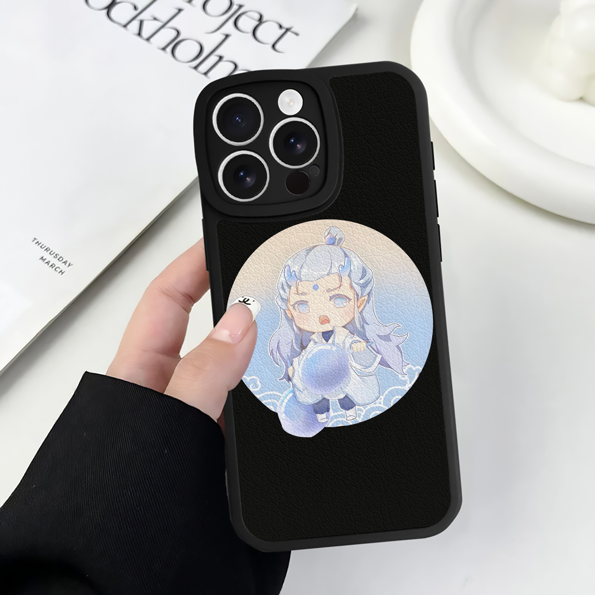 （画像用） Ne Zha 2 ナタ 魔童の大暴れ 【iPhone 16シリーズ対応】シリコンスマホケース（レザー調） 材質：シリコン
